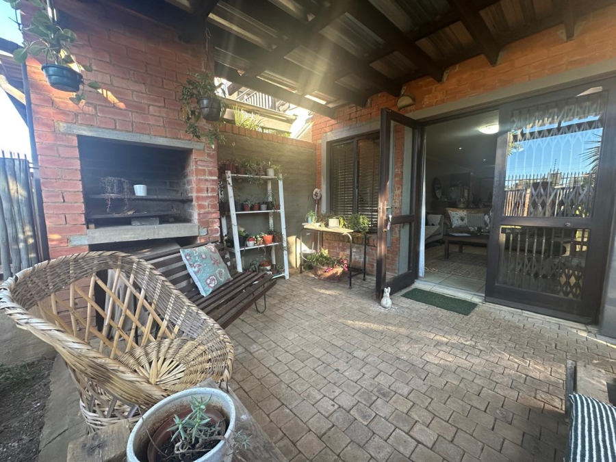 To Let 2 Bedroom Property for Rent in Waterval East North West